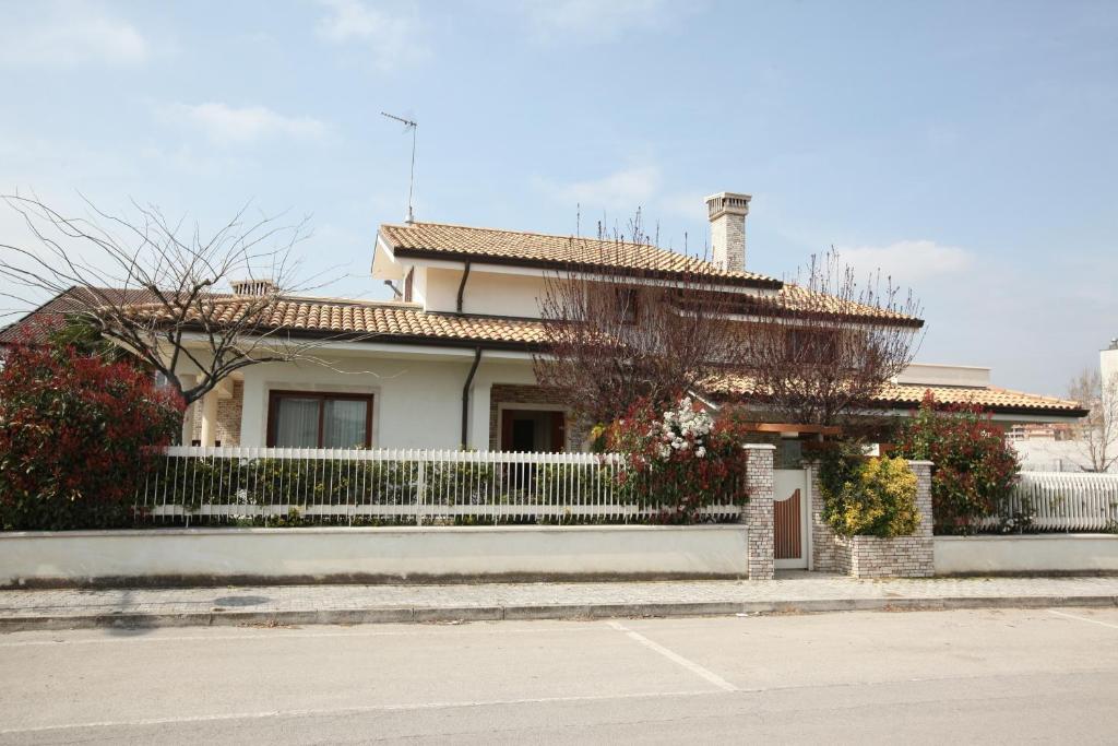 Villa Gioia Rooms Монтегранаро Экстерьер фото